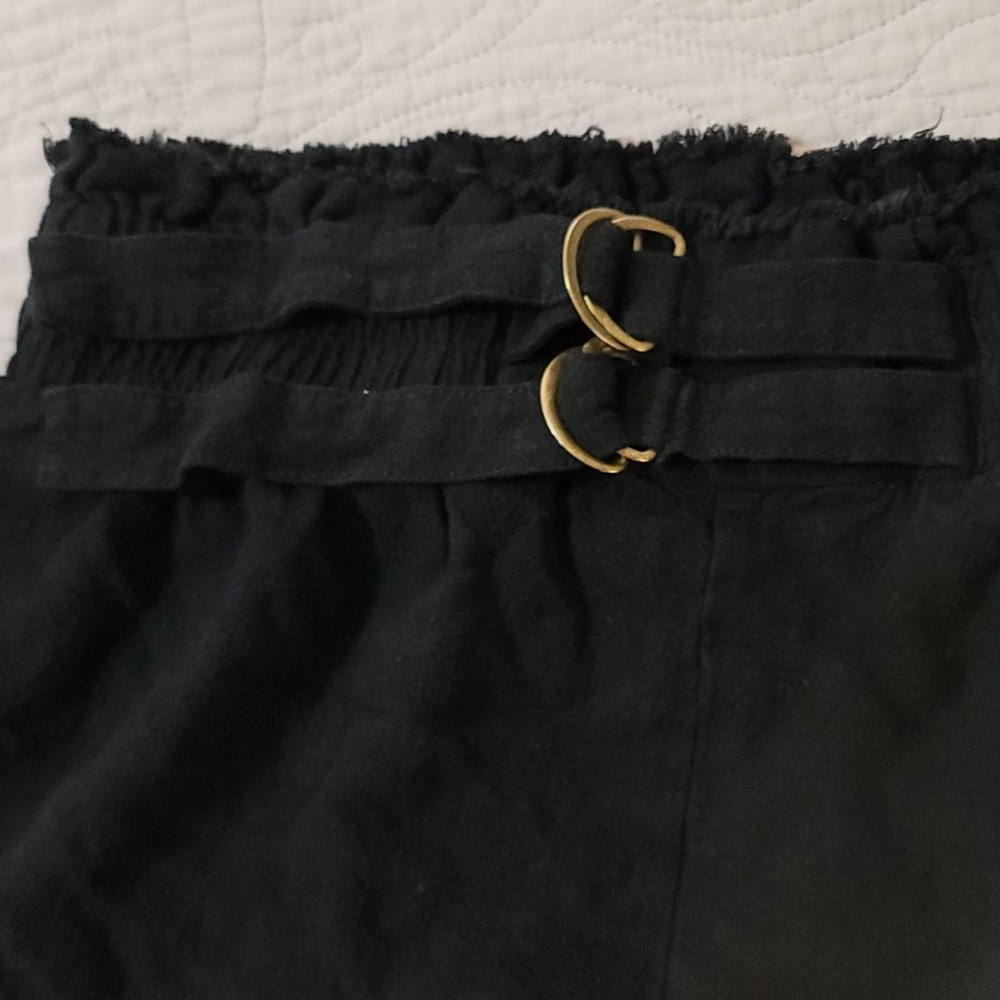 Shorts - Picture 2 of 3